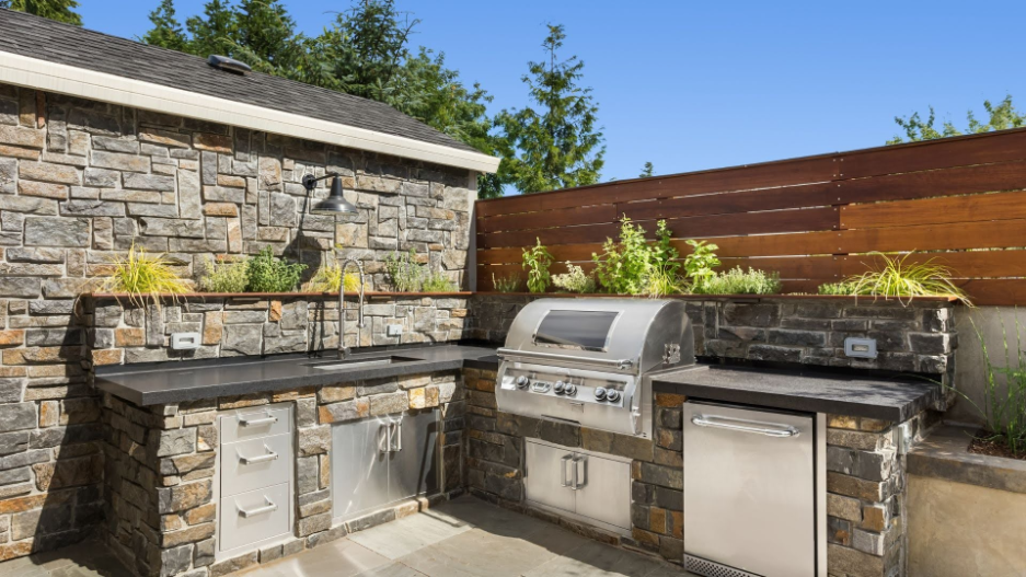 outdoor kitchen in Fairfax County